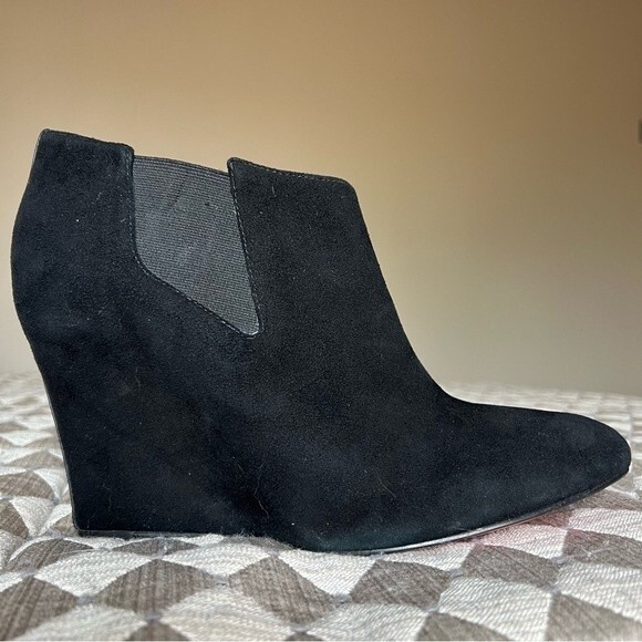BCBGMAXAZRIA Black Suede Wedge Heeled Slip On Ankle Boots Booties Women's 9.5 - Picture 3 of 16